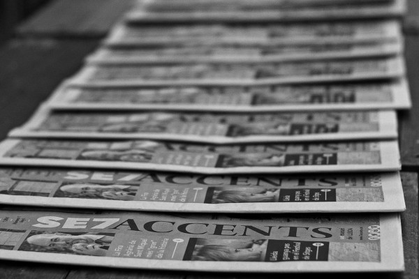 Exemplars del setmanari 'SE7ACCENTS'